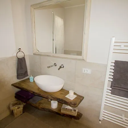 Il Sole Di Poggi 4* 因佩里亚